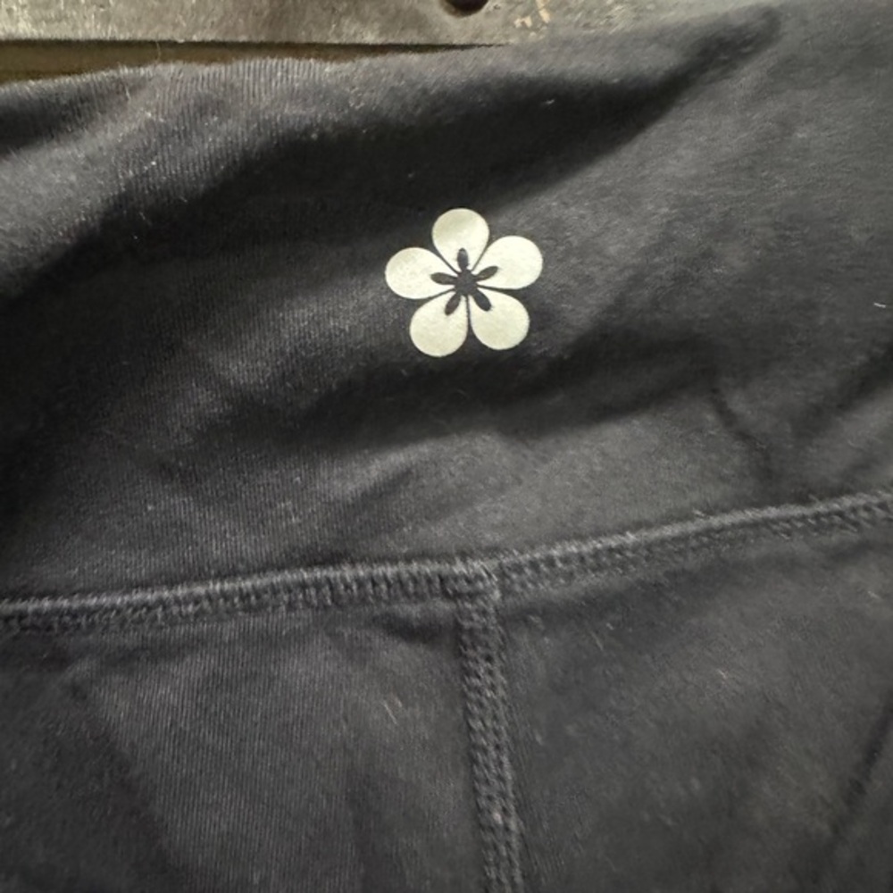Tuff Athletics Black Cropped Leggings - Picture 4 of 4
